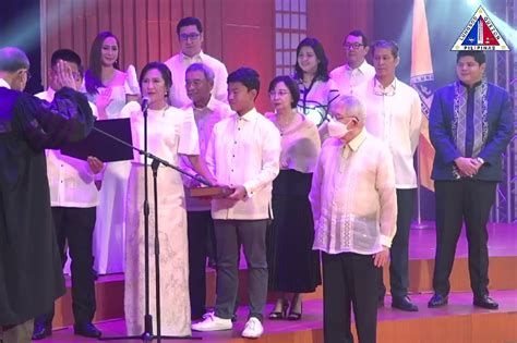 joy belmonte|Joy Belmonte takes oath for 2nd term as Quezon City mayor.